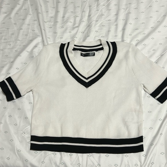 Cropped V neck Sweater - Picture 1 of 1